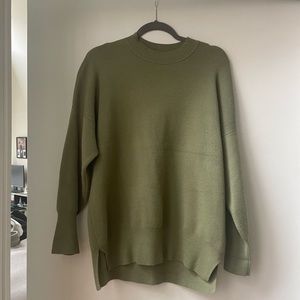 Abercrombie & Fitch crew neck sweater, size small
